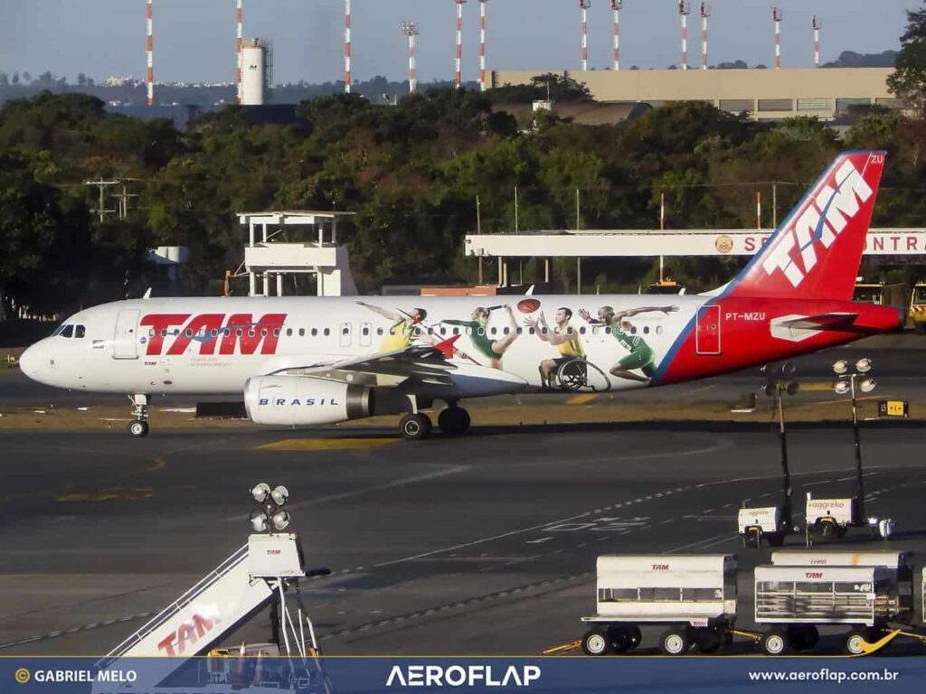 大和 AirbusA320-TAM-LATAM-PT-MZU4-