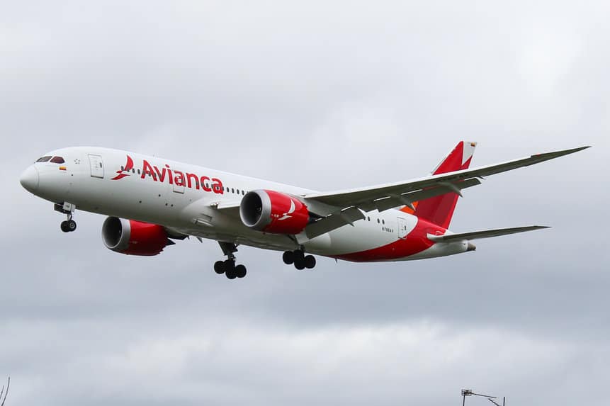 アビアンカ航空の飛行機が飛行中にエンジンのXNUMXつが停止し、島に着陸