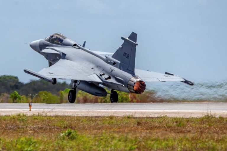 铜鹰 f-39-e-gripen-003-768x513.jpg