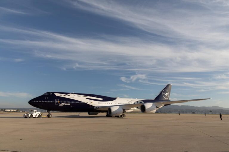 Lufthansa-Boeing-747-8-pintura