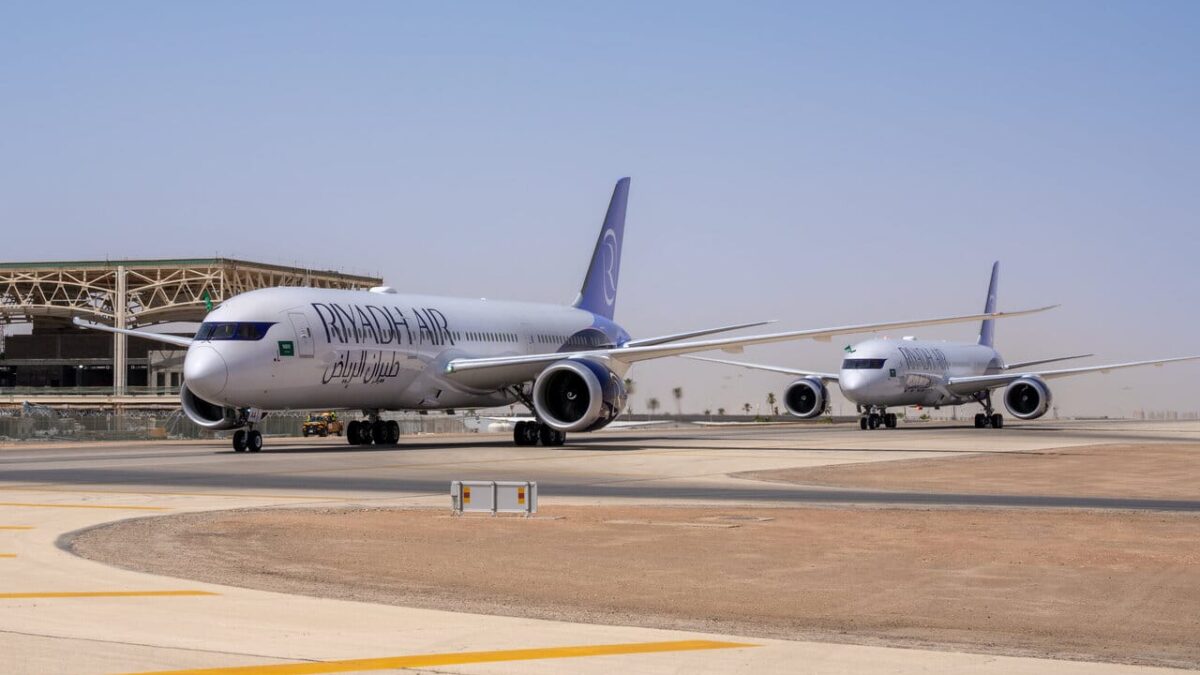 アトラス航空、新たなボーイング 777 貨物機を工場から受領